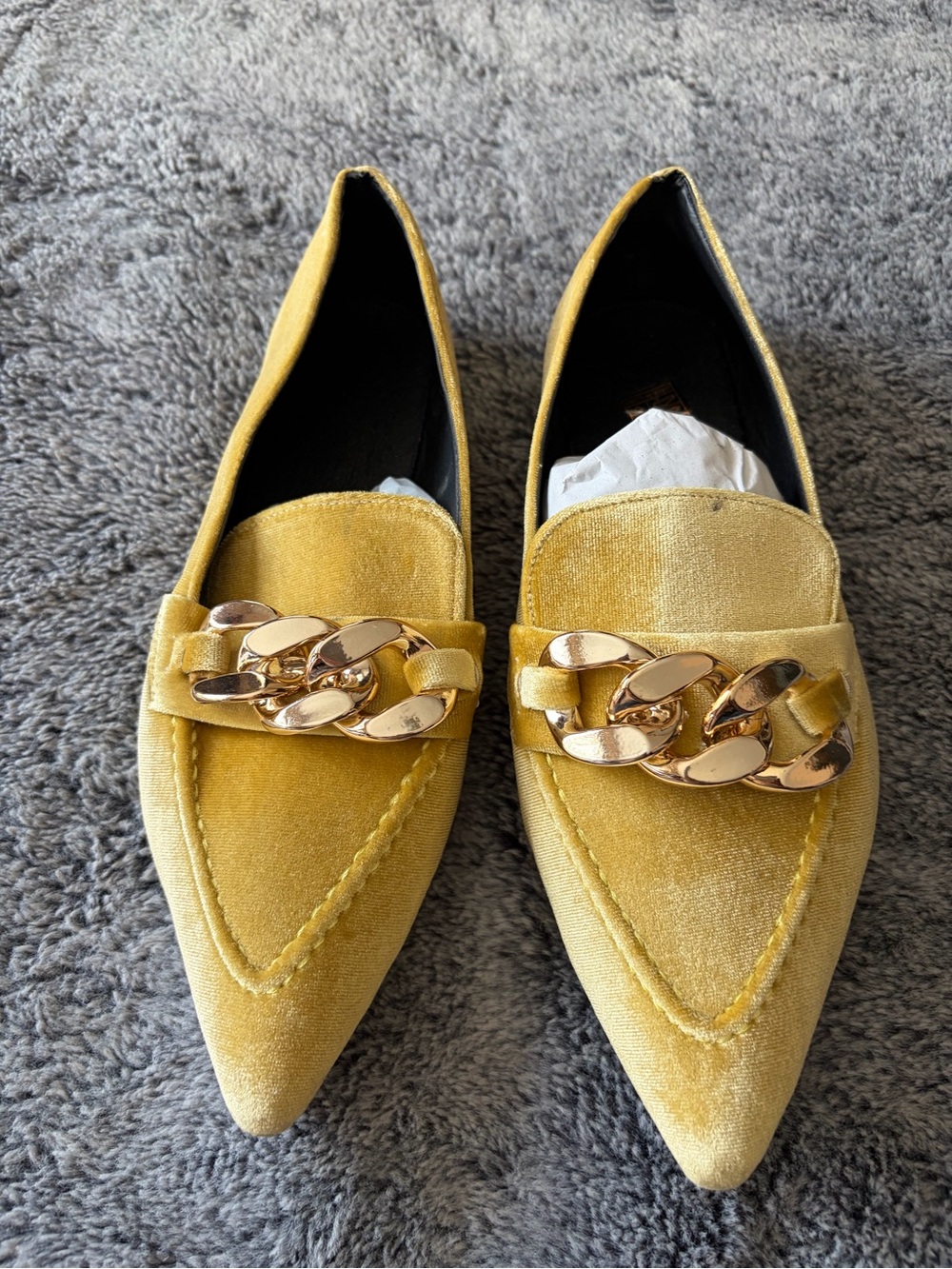 SHEIN Yellow Velvet Pointed Toe Loafers with Gold Chain